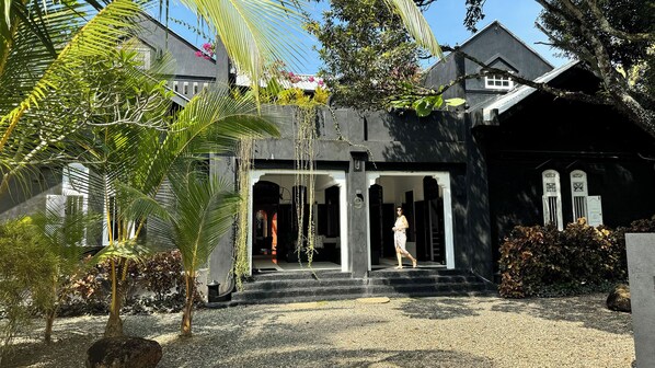 Fachada de la propiedad