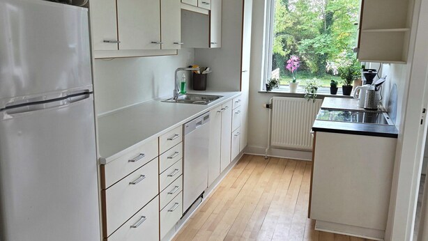 Kaffetrakter/tekoker, kjøleskap, mikrobølgeovn og ovn