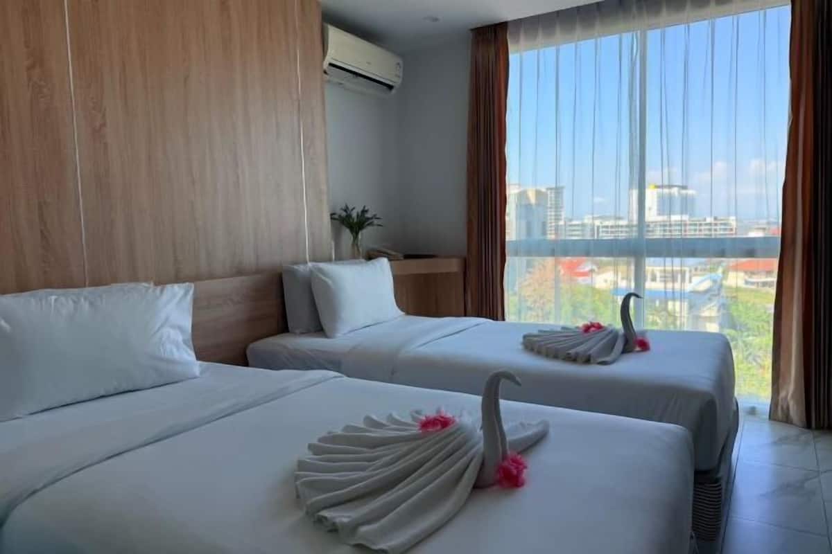 Minibar, in-room safe, individually decorated, individually furnished