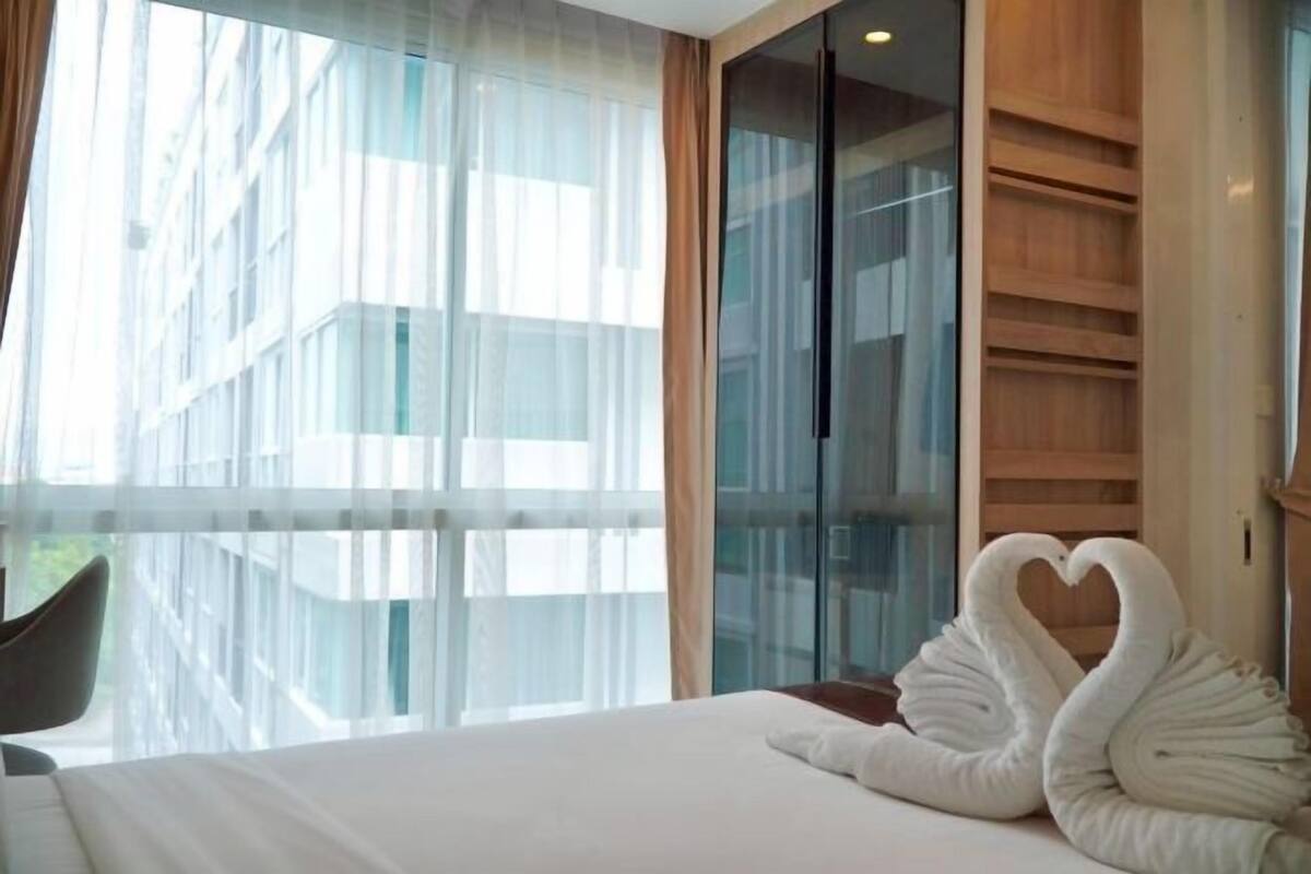 Minibar, in-room safe, individually decorated, individually furnished