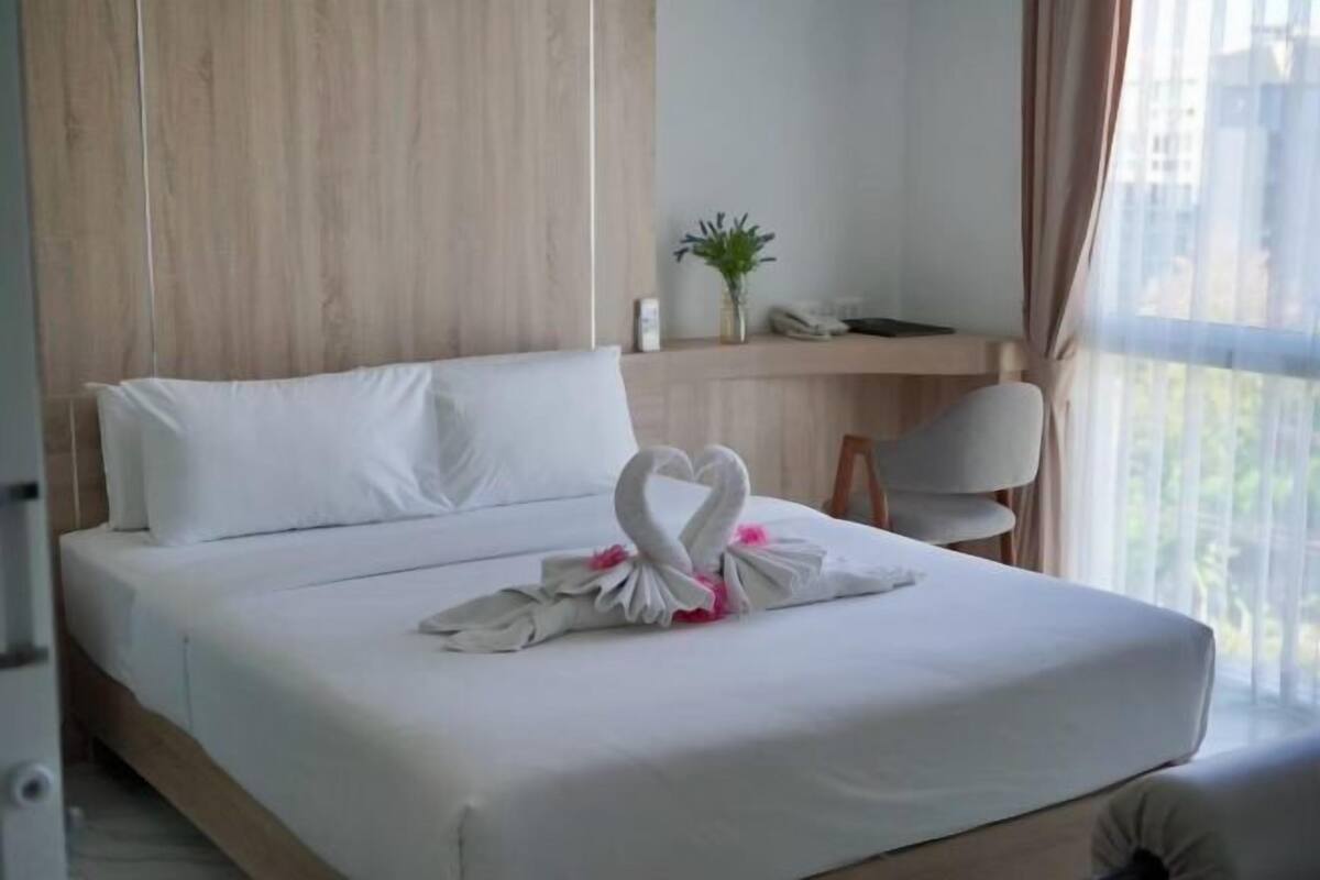 Minibar, in-room safe, individually decorated, individually furnished