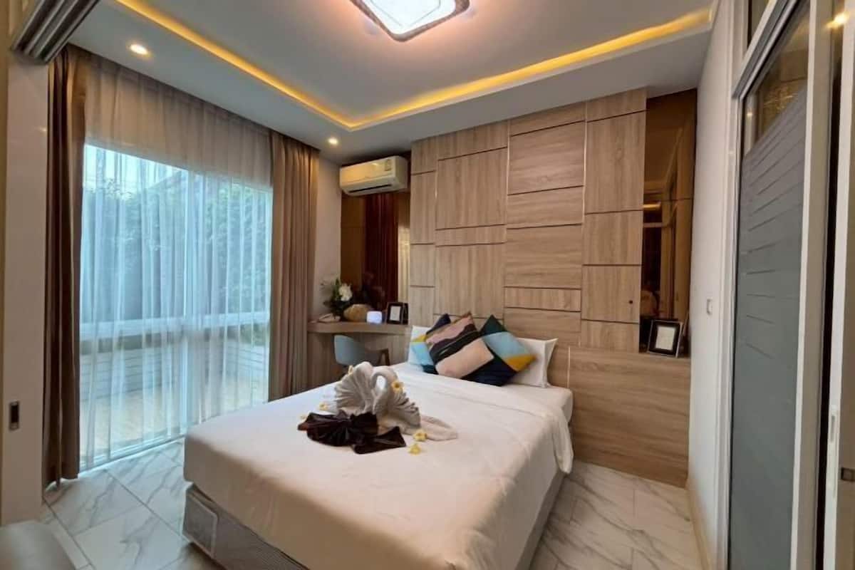 Minibar, in-room safe, individually decorated, individually furnished