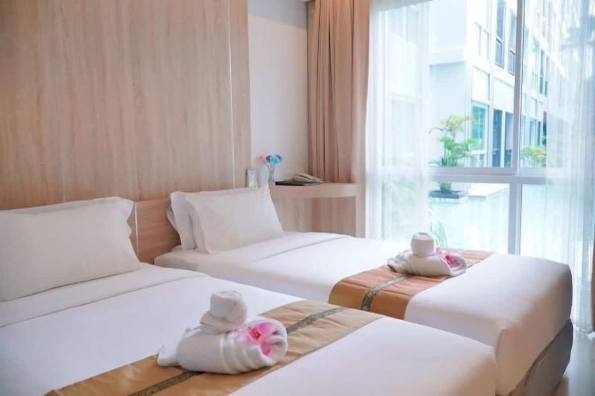 Minibar, in-room safe, individually decorated, individually furnished