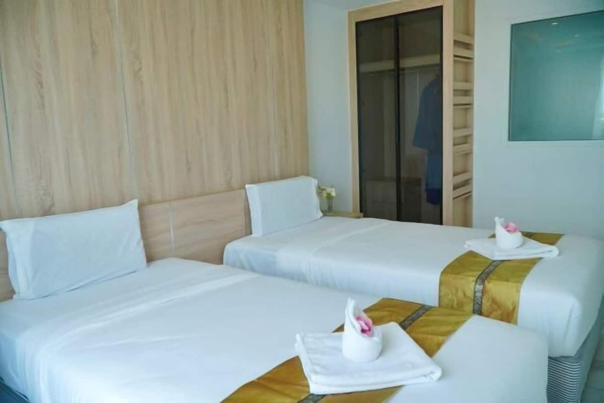 Minibar, in-room safe, individually decorated, individually furnished
