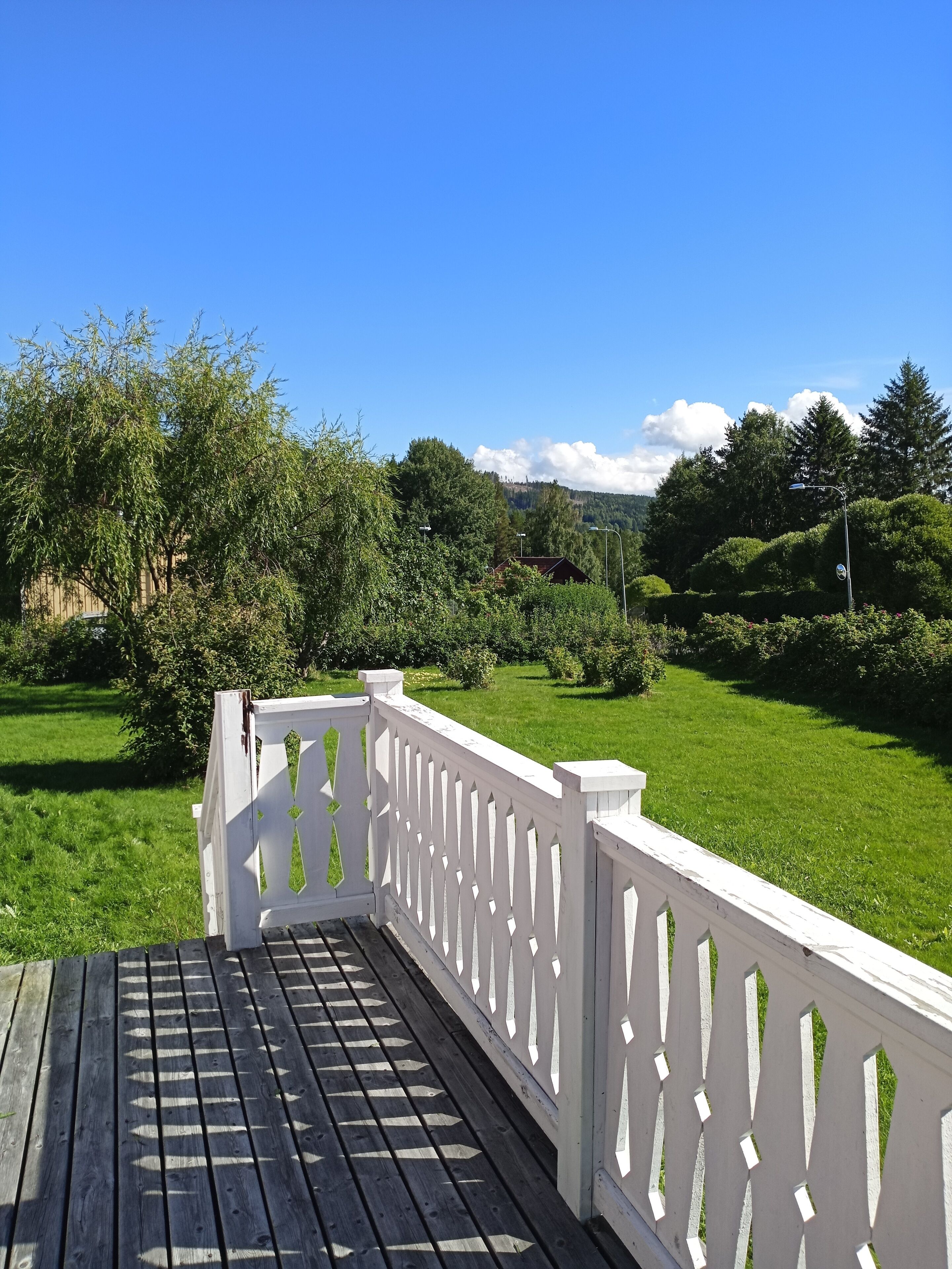 Tradisjonelt hus, hageutsikt | Terrasse/patio