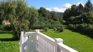 Traditional House, Garden View | Terrace/patio