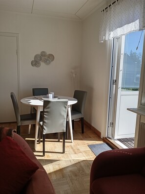 Casa tradicional, vista para o jardim | 4 quartos, Wi-Fi de cortesia, roupa de cama