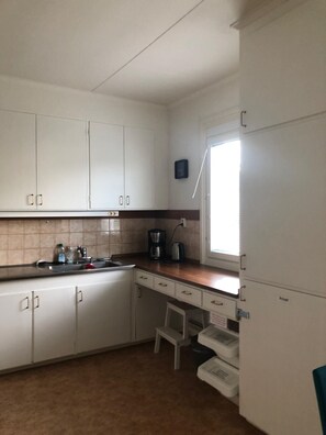 Rumah Tradisional, pemandangan kebun | Dapur pribadi | Lemari es besar, microwave, oven, dan kompor