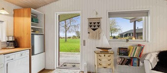 Cozy little annex with a sea view