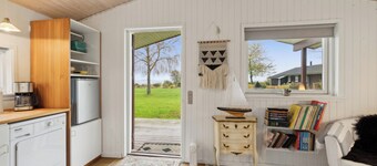 Cozy little annex with a sea view