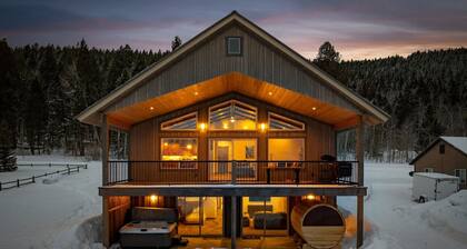 Hot Tub • Barrel Sauna • Fire Pit • Yellowstone