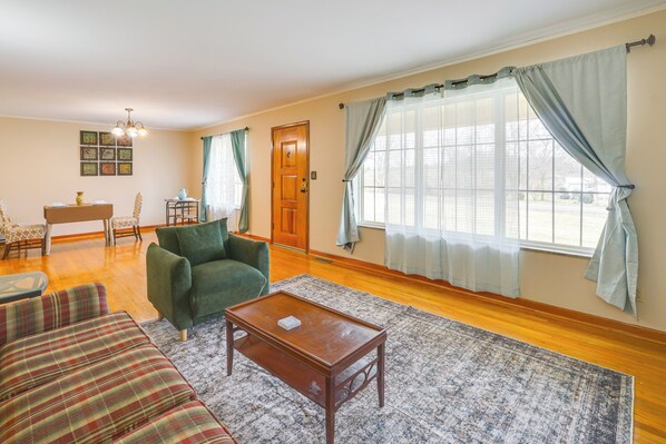 House (3 Bedrooms) | Interior - 2 Mi to Town: Rustic East Tennessee Home! (Etowah)