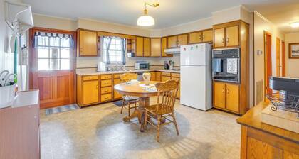 2 Mi to Town: Rustic East Tennessee Home!