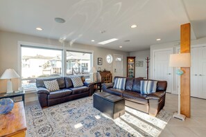 Interior - Ocean Views & Beach Access at Cottage on Birch Bay (Blaine)