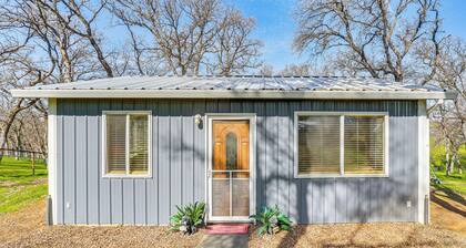 Peaceful Ranch Getaway w/ Deck in Red Bluff!
