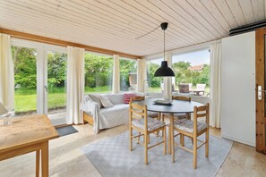 TV - Beautifully located house in Melsted Gudhjem (Gudhjem)