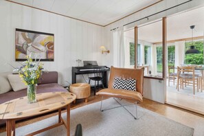 TV - Beautifully located house in Melsted Gudhjem (Gudhjem)