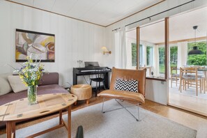 TV - Beautifully located house in Melsted Gudhjem (Gudhjem)