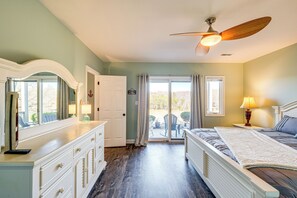 Apartment (2 Bedrooms) | Interior - 'better Lake Than Never' Huddleston Condo (Huddleston)