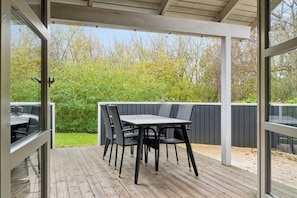 Outdoor dining - Lovely holiday home in Pøt Strandby (Juelsminde)