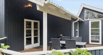 Lovely holiday home in Pøt Strandby