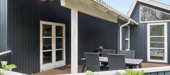 Lovely holiday home in Pøt Strandby