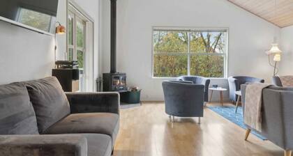 Lovely holiday home in Pøt Strandby