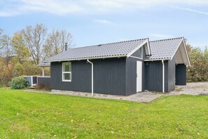 Exterior - Lovely holiday home in Pøt Strandby (Juelsminde)