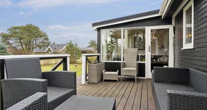 Holiday idyll near beach and city life