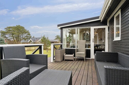 Holiday idyll near beach and city life