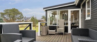 Holiday idyll near beach and city life