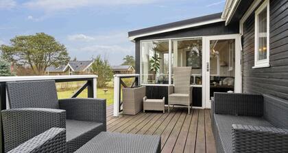 Holiday idyll near beach and city life