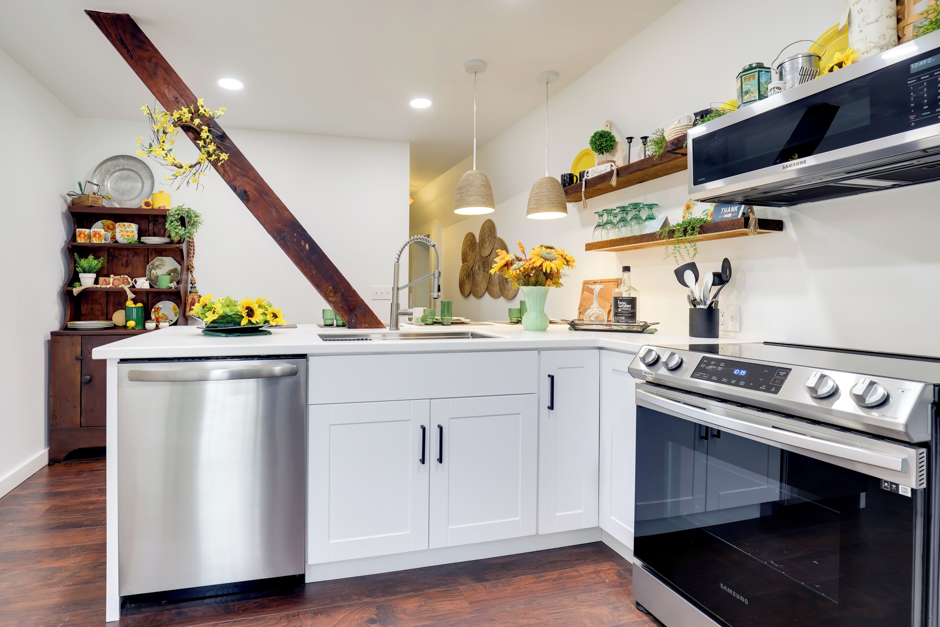 المنشأة من الداخل