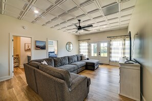 House (6 Bedrooms) | Interior