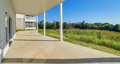 Lake View + Deck: Group Getaway in Grand Rivers!