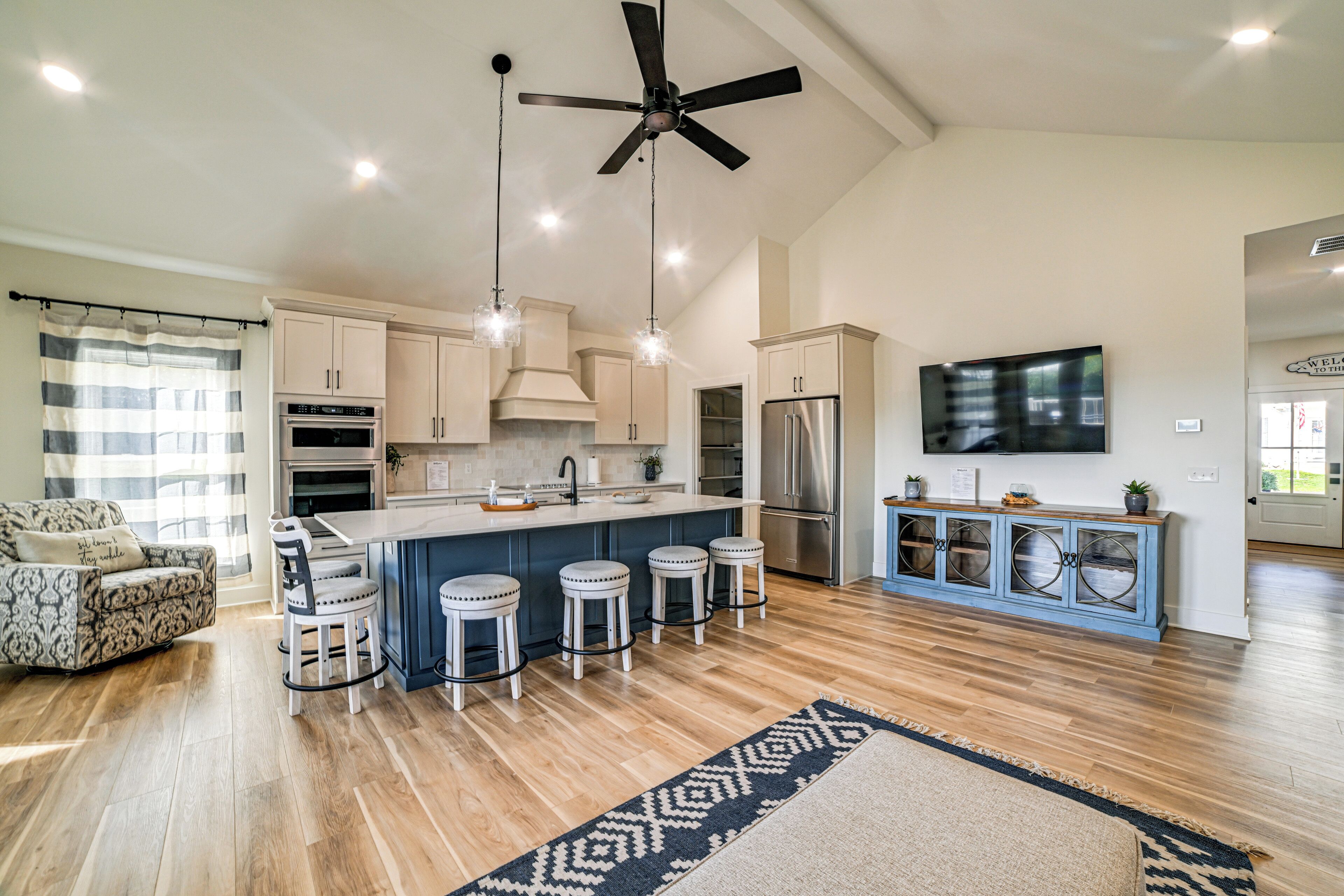 House (6 Bedrooms) | Interior