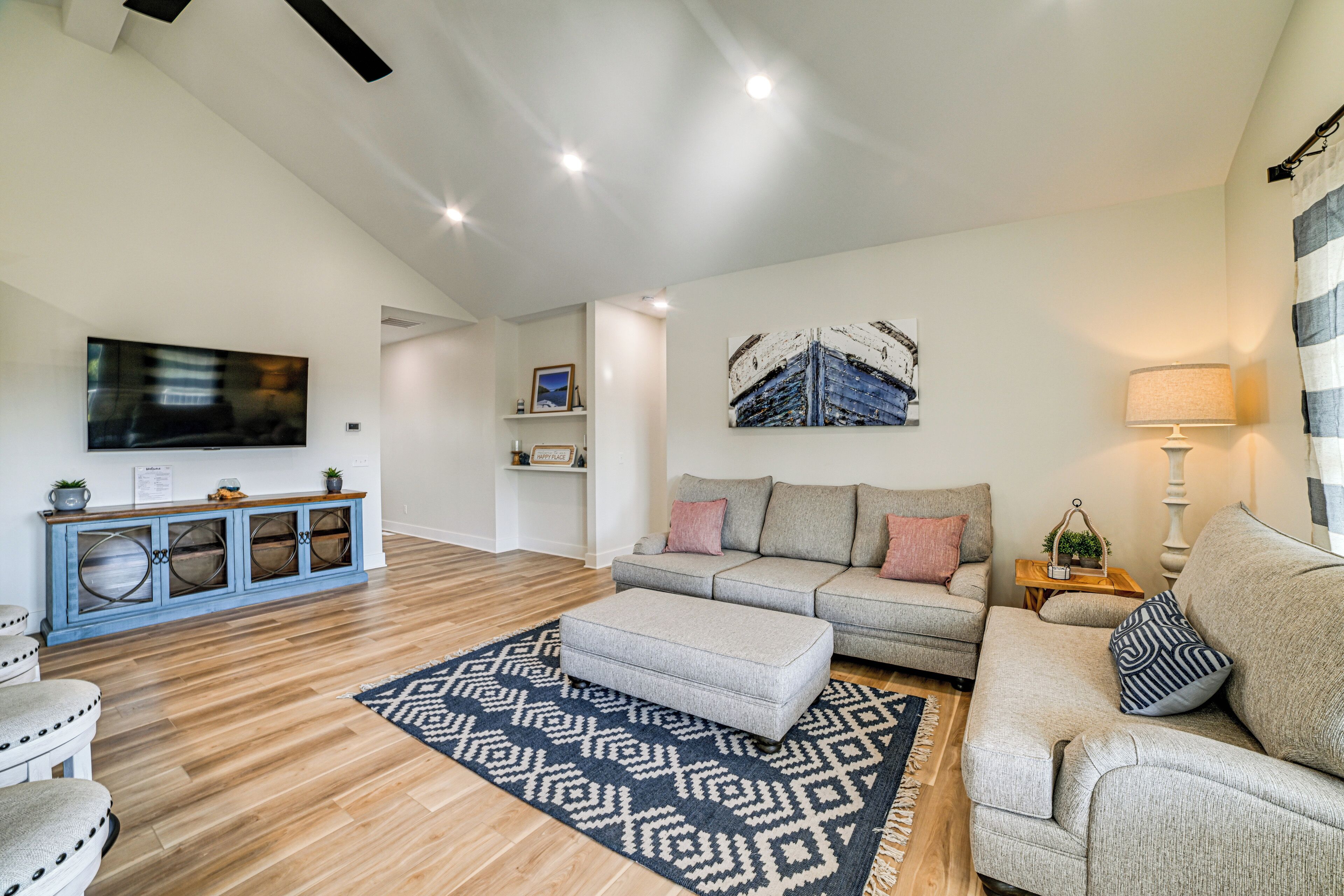 House (6 Bedrooms) | Interior