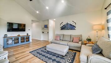 House (6 Bedrooms) | Interior