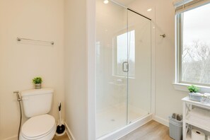 House (3 Bedrooms) | Interior - Family-friendly Home w/ Yard in Hockley! (Hockley)