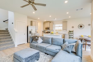 Interior - Family-friendly Home w/ Yard in Hockley! (Hockley)