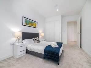2 bedrooms, iron/ironing board, Internet, bed sheets