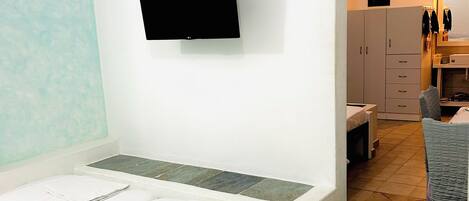 1 bedroom, iron/ironing board, internet, bed sheets