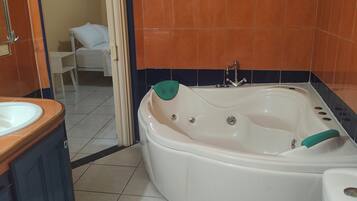 Dusche, Whirlpool, Handtücher