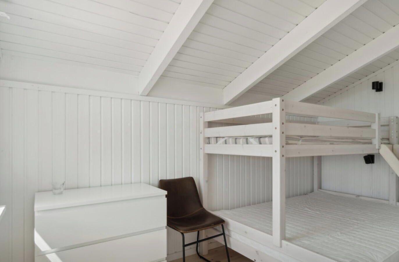 4 bedrooms, iron/ironing board, free WiFi