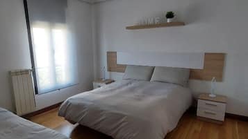 3 Schlafzimmer, BĂŒgeleisen/BĂŒgelbrett, WLAN, BettwĂ€sche