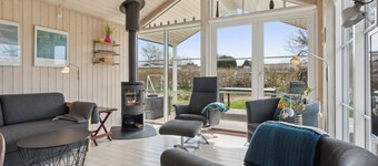 8-person holidayhome close to childfriendly beach