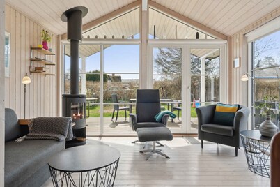 8-person holidayhome close to childfriendly beach