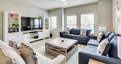 1 Mi to Ocean: Modern Carolina Beach Townhome