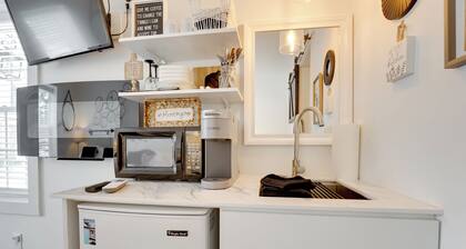 Walkable Studio on Historic Hammondsport Property!