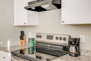 Apartment (2 Bedrooms) | Interior - 2 Mi to Dtwn & Chase Field: Condo w/ City View! (Phoenix)